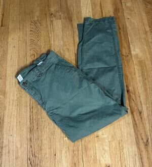 Women’s GAP for Good Olive Green Girlfriend Khaki Straight Leg Chino, size 14 T